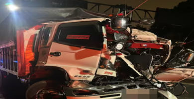Camión cargado con bloques de cemento protagoniza siniestro de tránsito en la vía Perimetral y genera congestión vehicular