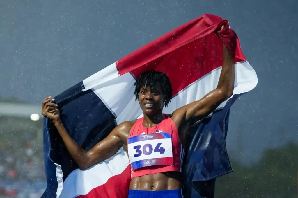 Marileidy Paulino gana el oro de los 400 metros femeninos e impone récord