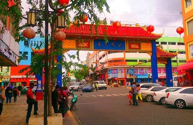 Comerciantes denuncian creciente presencia de negocios chinos en el mercado dominicano