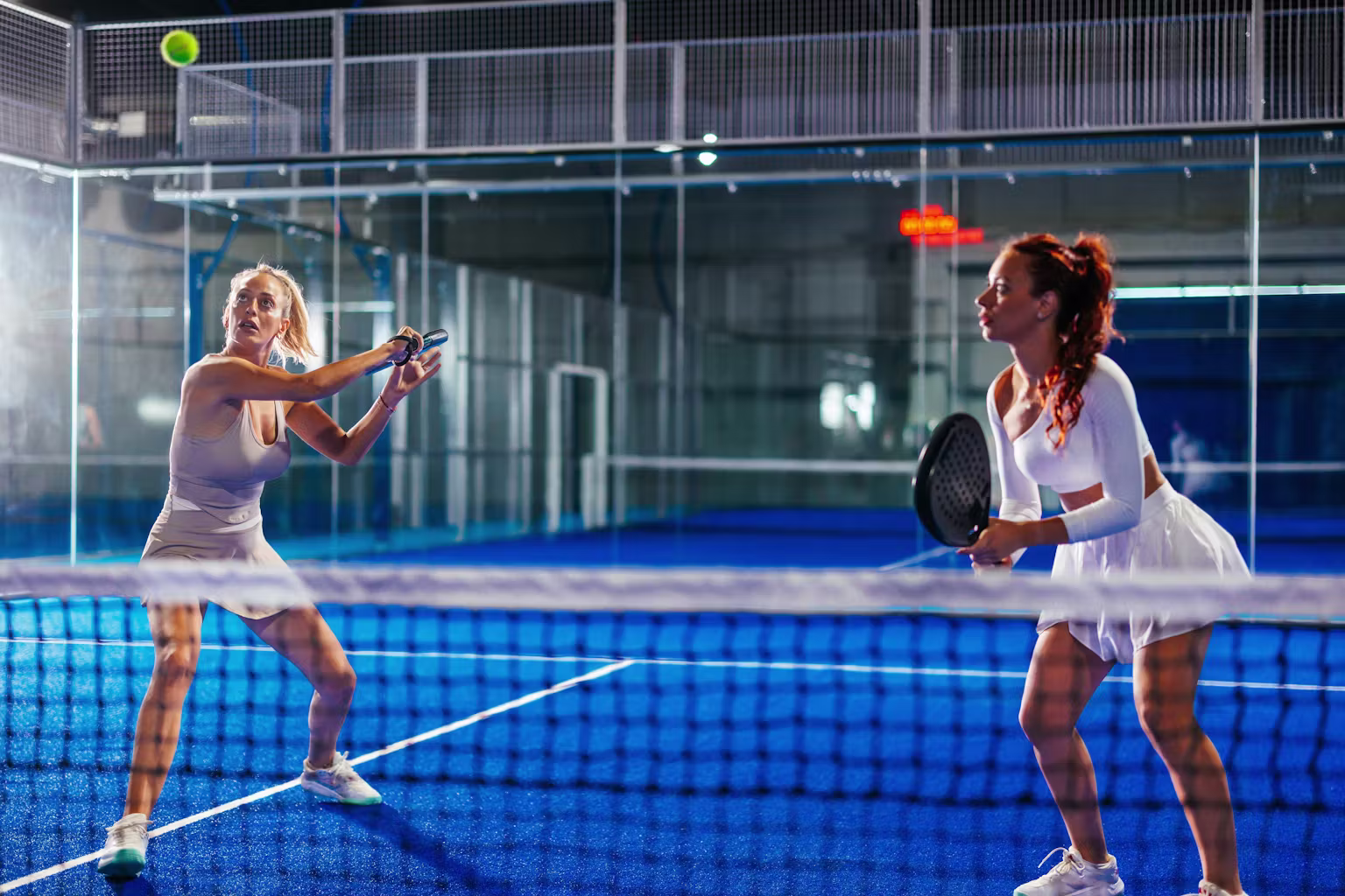 Lo que debes saber antes de entrar a una cancha de padel por primera vez