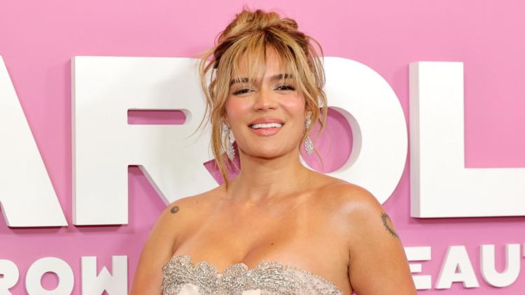 Karol G lanzará su nuevo álbum «No me arrepiento de sentir tanto» el 7 de agosto