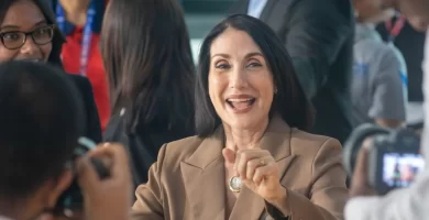 Raquel Arbaje acompaña la jornada de esgrima y comparte con atletas dominicanos