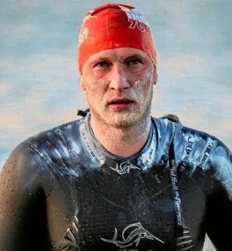 ¿Quién es Bartłomiej Kubkowski, el hombre que logró cruzar a nado el mar Báltico?
