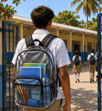 Escuela exigirá mochilas transparentes por seguridad en Barahona