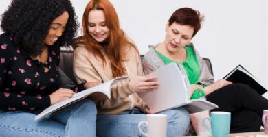 Mujeres que Transforman 2026: así puede aplicar a la ayuda de USD 482 para estudiantes