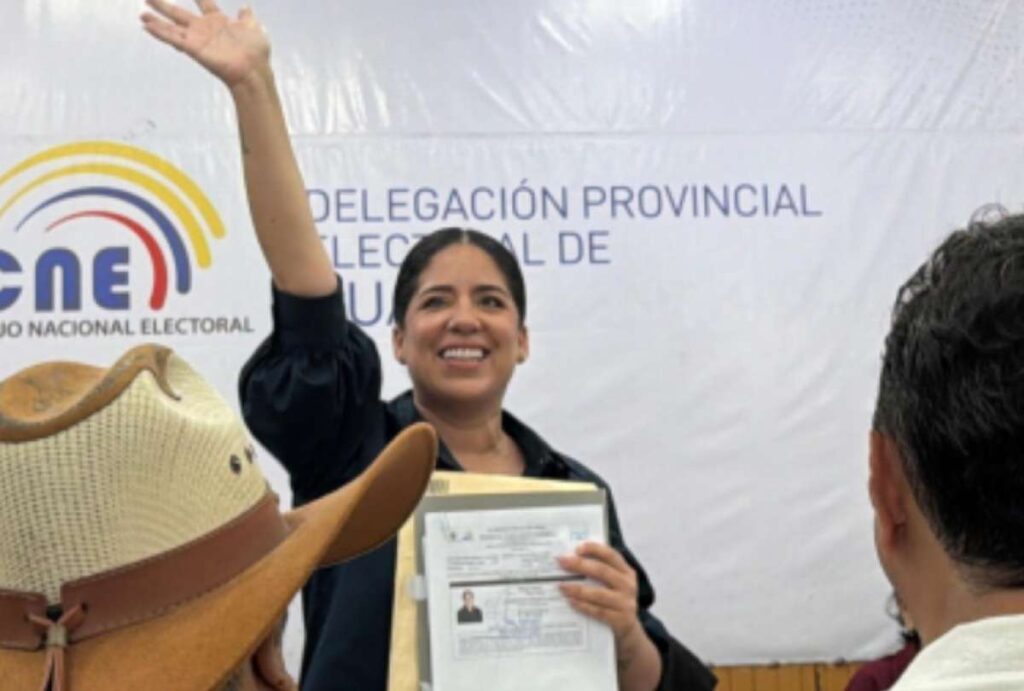 Mónica Luzárraga dispara contra el Partido Socialista tras dejarla fuera