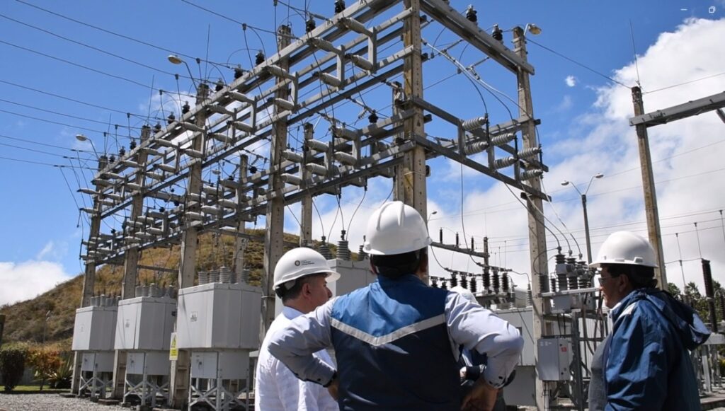 Gobierno de Daniel Noboa fortalece la calidad y continuidad del servicio eléctrico con inversiones estratégicas en tres provincias