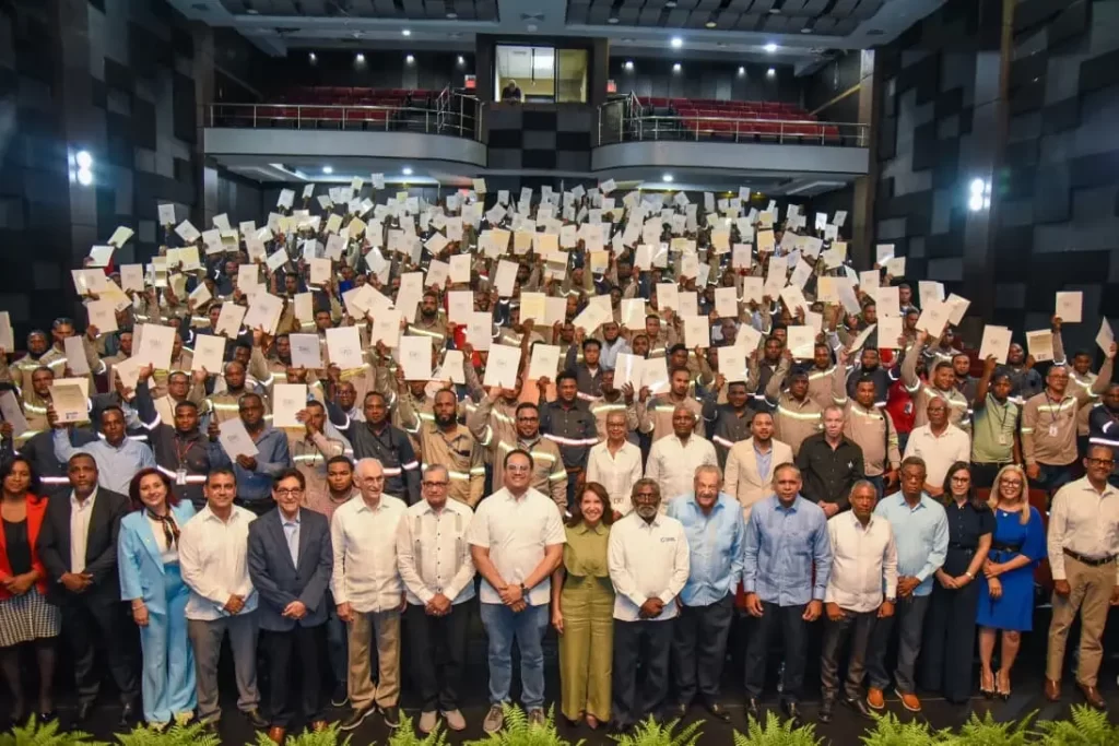 La SIE supera los 5,800 técnicos electricistas certificados