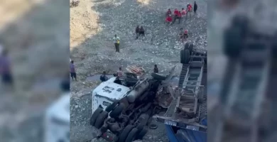 Patana experimenta situación en el río Nizao desde puente Lucas Díaz