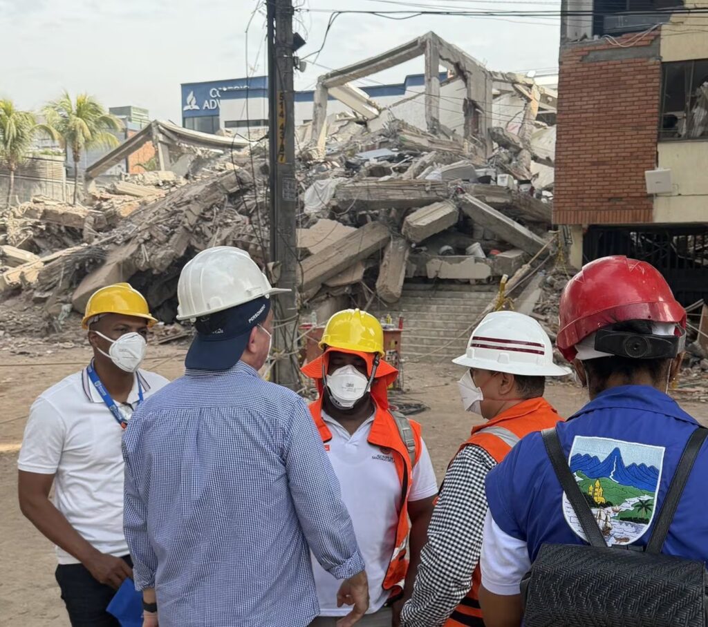 Tres sobrevivientes bajo escombros en Cali tras 100 horas del sismo