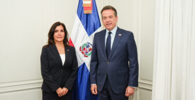 Canciller Ito Bisonó recibe a embajadora de Estados Unidos y reafirma solidez de las relaciones bilaterales