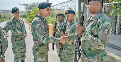 Ejército entrega tres puestos fronterizos