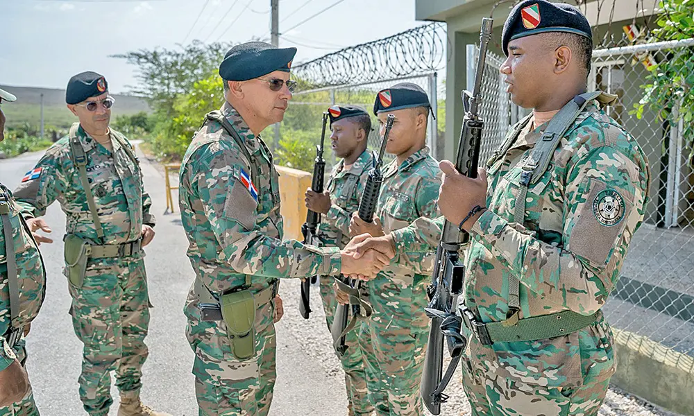 Ejército entrega tres puestos fronterizos