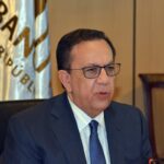 Abinader confirma a Héctor Valdez Albizu como gobernador del Banco Central