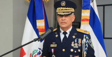 Nuevo director de la Policía Nacional mueve mandos clave