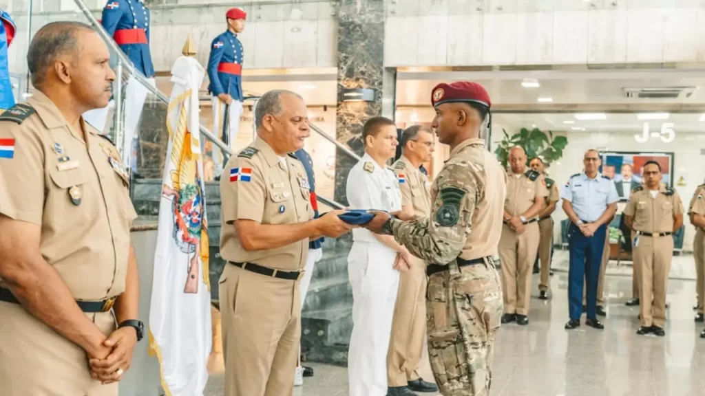 Ministro de Defensa despide equipo dominicano que representará al país en Fuerza Comando Paraguay 2026
