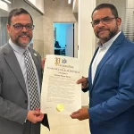 Senador del Estado de NY reconoce al jefe de Redacción de elCaribe