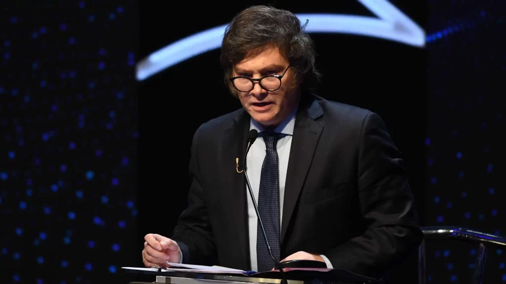 Javier Milei culpa a las feministas y al aborto de la baja natalidad en Argentina