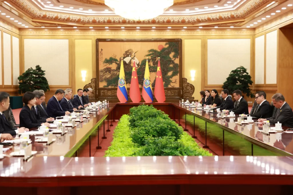 China y Ecuador debaten cómo mejorar la cooperación en energía, minería y comercio bilateral