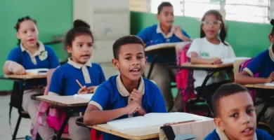 Ministerio de educacion hace anuncio sobre seguro estudiantil