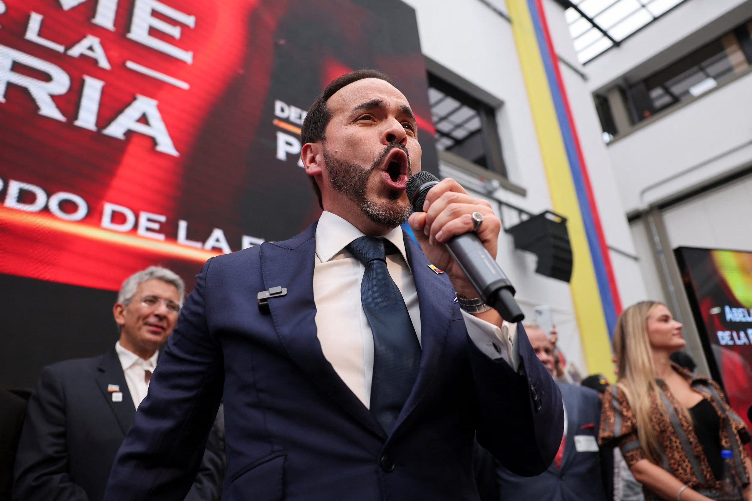 De la Espriella construy&oacute; su candidatura en menos de un a&ntilde;o, tras fundar el movimiento pol&iacute;tico Defensores de la Patria y consolidarse como figura central de la derecha colombiana - cr&eacute;dito Luisa Gonzalez/REUTERS