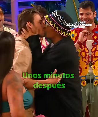 La fiesta los llevó a darse un beso en frente de todos. (Captura de pantalla)