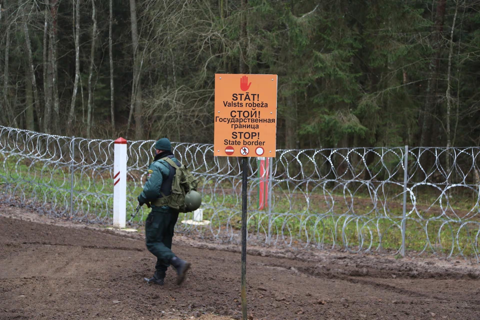 Soldados y polic&iacute;as fueron desplegados para localizar los restos del dron (Europa Press/Archivo)