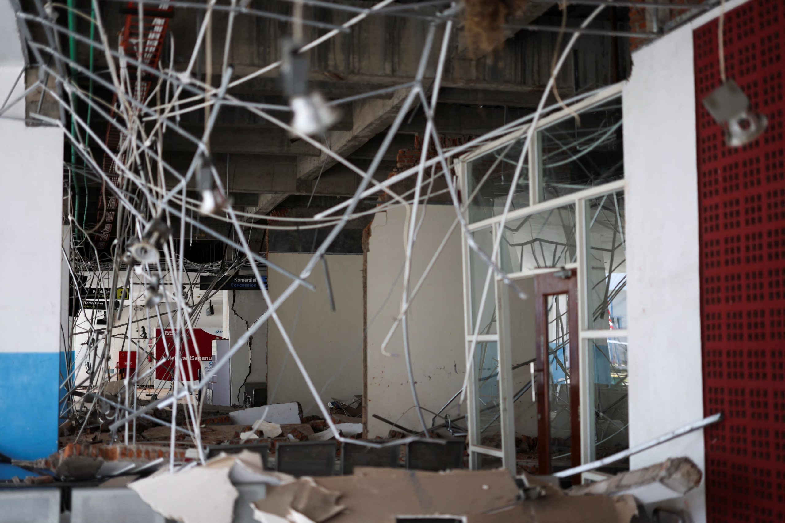El sismo destruyó 154 viviendas de forma grave en Flores, mientras otras 49 sufrieron daños moderados y 38 daños menores. (REUTERS/Edgar Su)