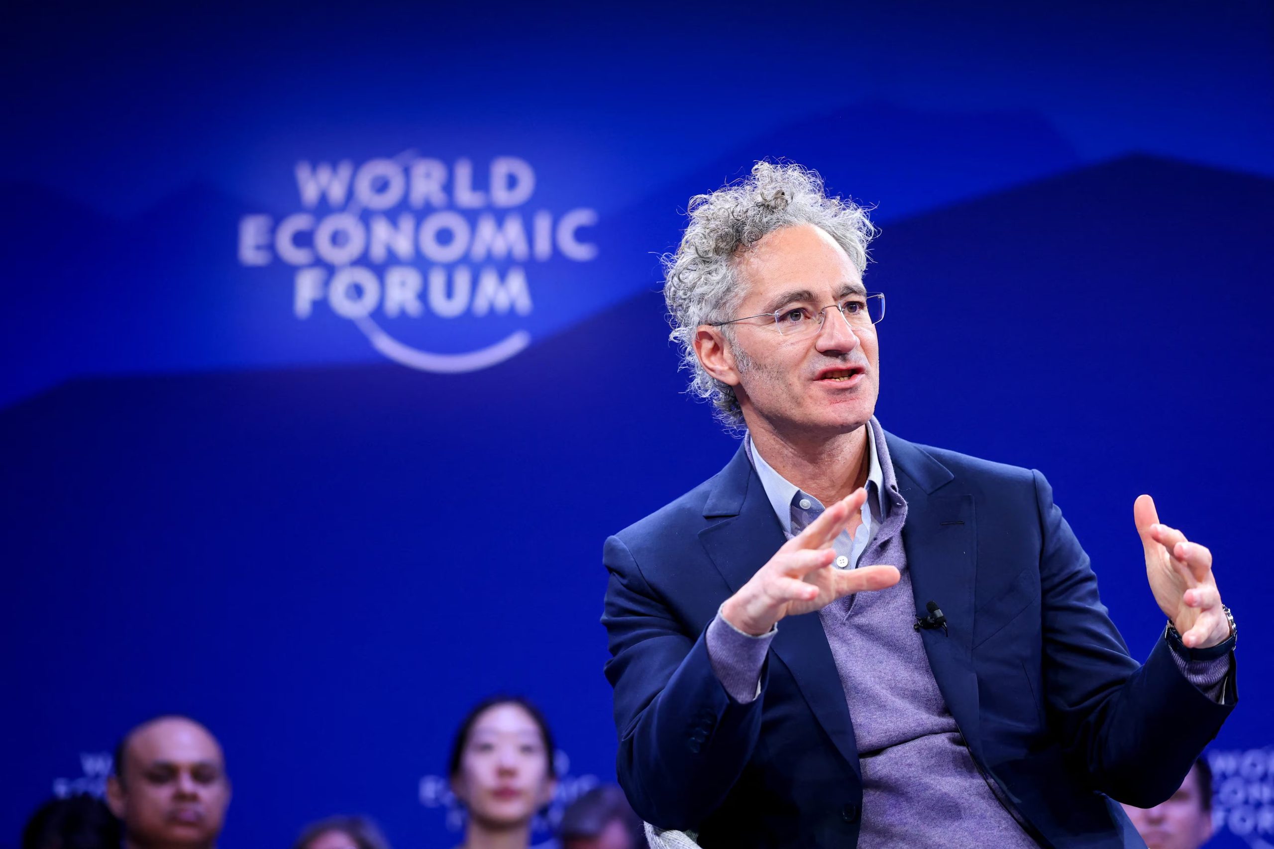 Alex Karp, de Palantir, minimiz&oacute; las cr&iacute;ticas al afirmar ante sus inversores que la expansi&oacute;n de los centros de datos es una revoluci&oacute;n que puede provocar reacciones extremas (REUTERS/Denis Balibouse)
