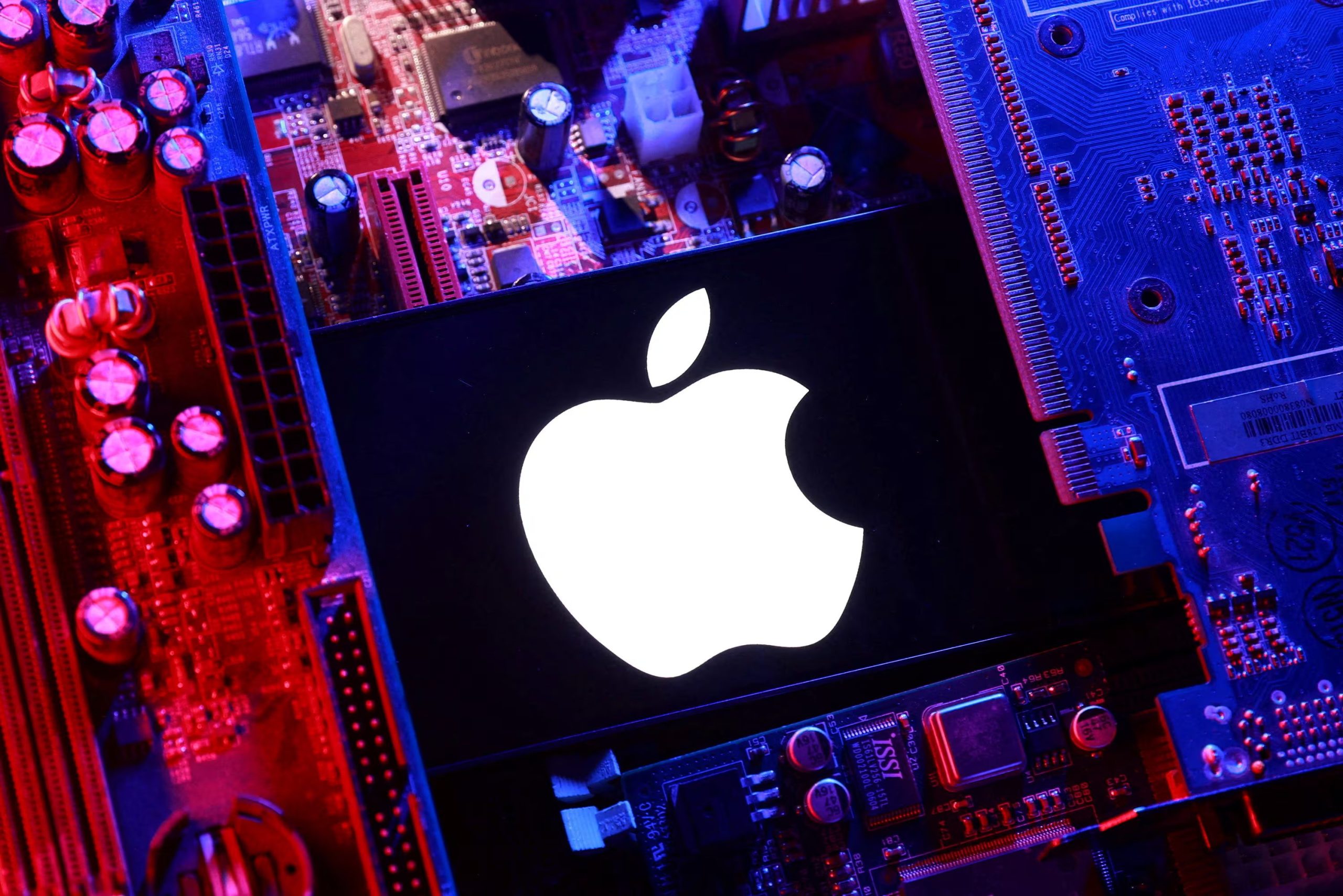 El problema de stock del MacBook Air M5 no es aislado ni sorpresivo para quienes siguen la actualidad tecnol&oacute;gica.REUTERS/Dado Ruvic/Illustration 