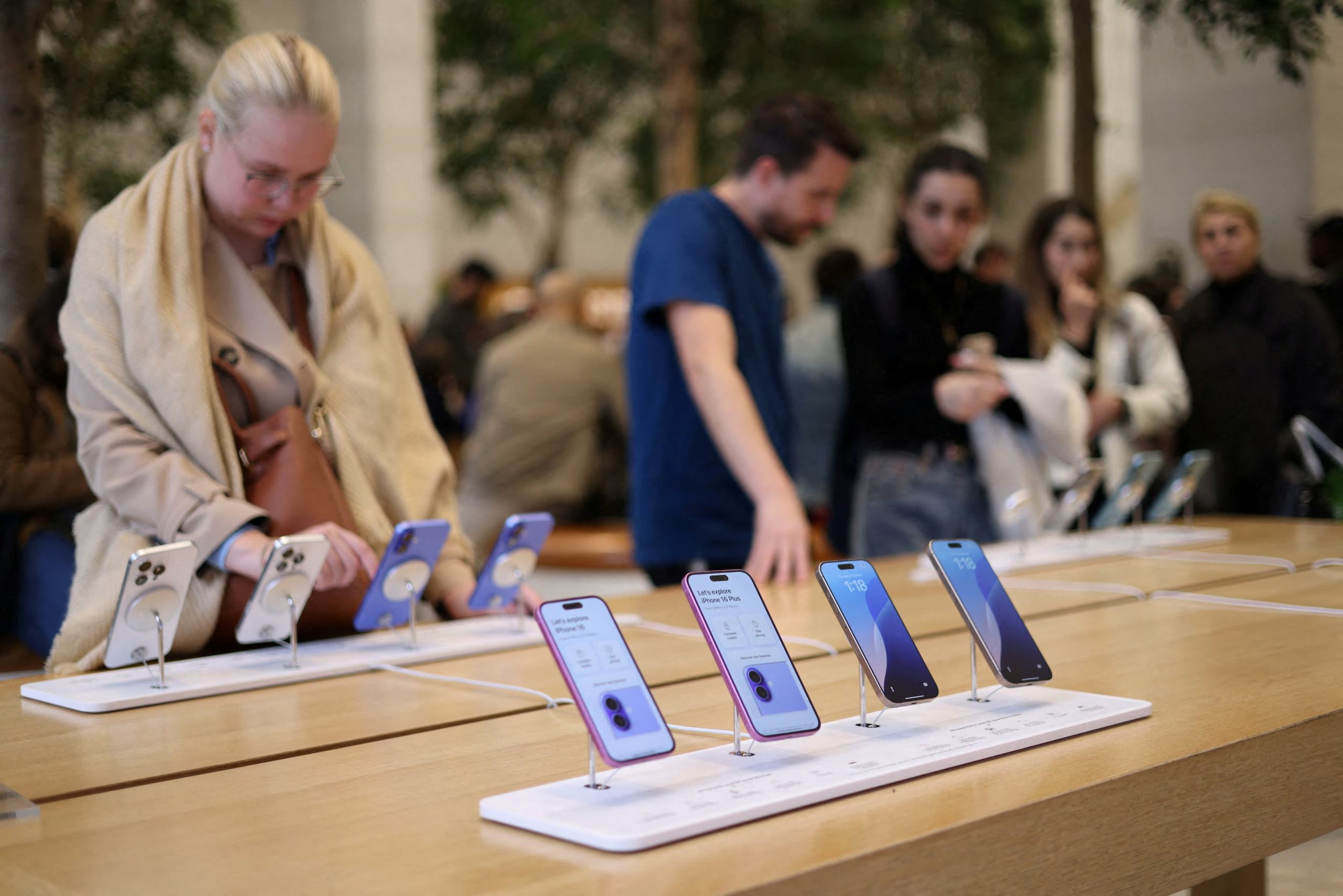 Ambas generaciones soportan Apple Intelligence. REUTERS/Hollie Adams/File Photo