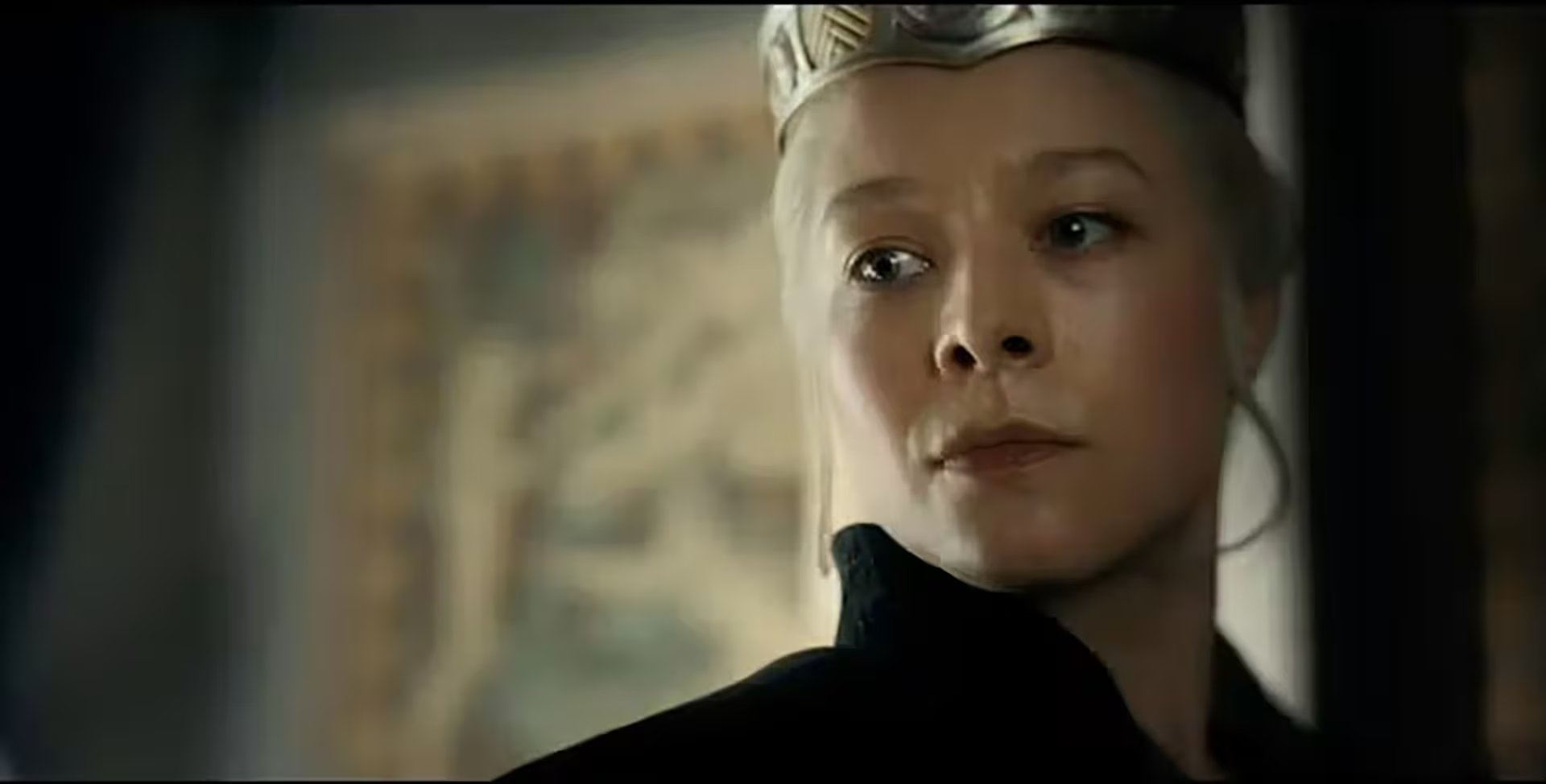 Rhaenyra Targaryen refleja a la emperatriz Matilde, cuyo derecho al trono ingl&eacute;s fue impugnado y deriv&oacute; en la Anarqu&iacute;a inglesa. Emma d&rsquo;Arcy como Rhaenyra Targaryen en 