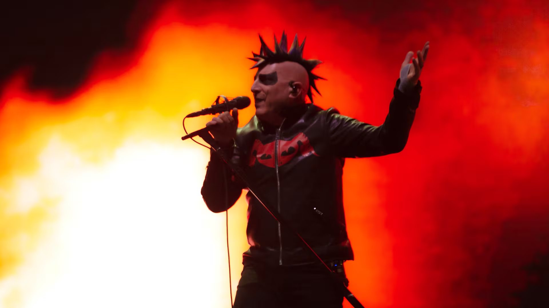Maynard James Keenan agradeci&oacute; a los fan&aacute;ticos aztecas con una reverencia. (Tool)