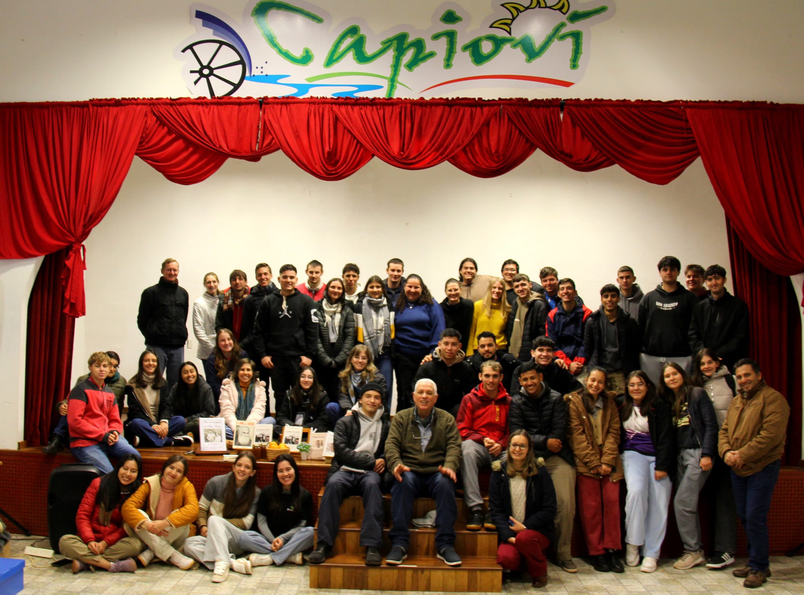 Con alumnos y docentes de una Escuela de la Familia Agr&iacute;cola misionera en Capiov&iacute;