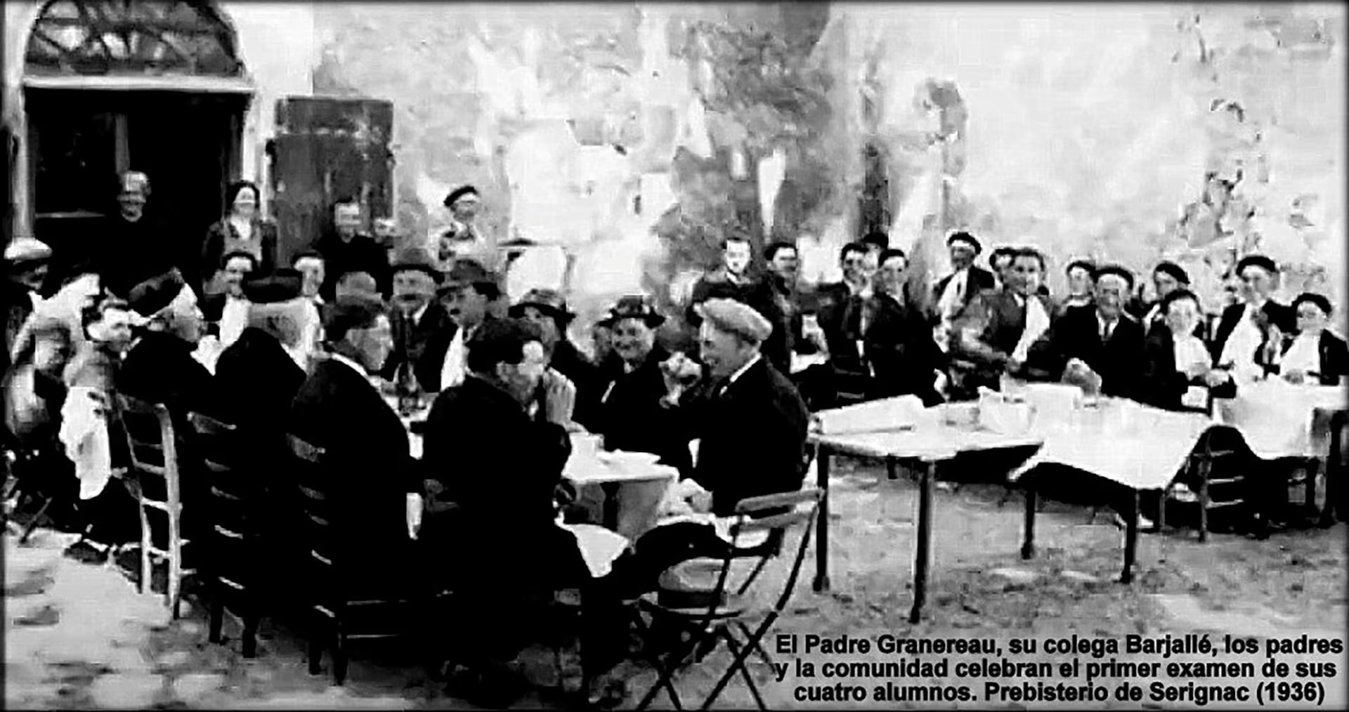 Las primeras clases se dictaron en Iglesias. Aqu&iacute;, las familias y los curas celebran la realizaci&oacute;n del primer examen de sus alumnos. A&ntilde;o 1936