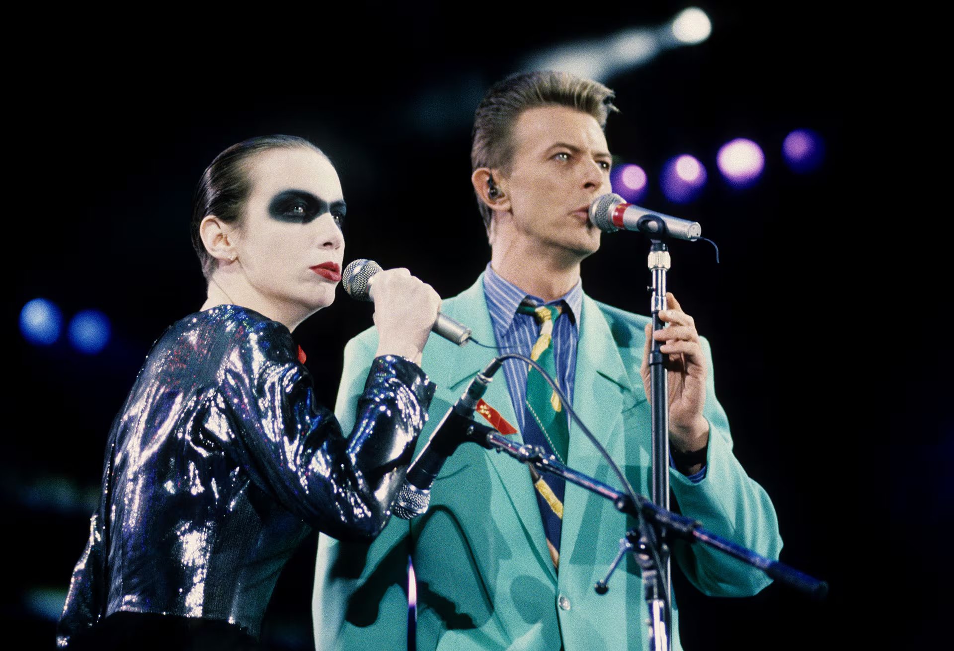 David Bowie canta junto a Annie Lennox 'Under Pressure' en el homenaje a Freddie Mercury. (Kevin. Mazur / WireImage)