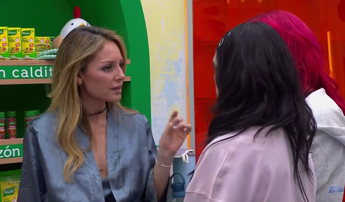 Despu&eacute;s de escuchar posicionamientos de Cynthia Klitbo, Flor Vigna y otros compa&ntilde;eros, Yanet Garc&iacute;a se salv&oacute; de la primera eliminaci&oacute;n de La Casa de los Famosos M&eacute;xico 2026. Horas despu&eacute;s, en la cocina, le cerr&oacute; la puerta a Gema con una frase que desat&oacute; el primer estallido de la temporada. (Captura de pantalla TikTok)