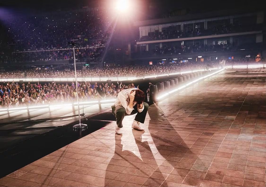 La visita de Harry Styles a la Ciudad de México se ha convertido en un fenómeno que ha trascendido lo musical por el seguimiento de fans en espacios públicos y privados. (Instagram/)