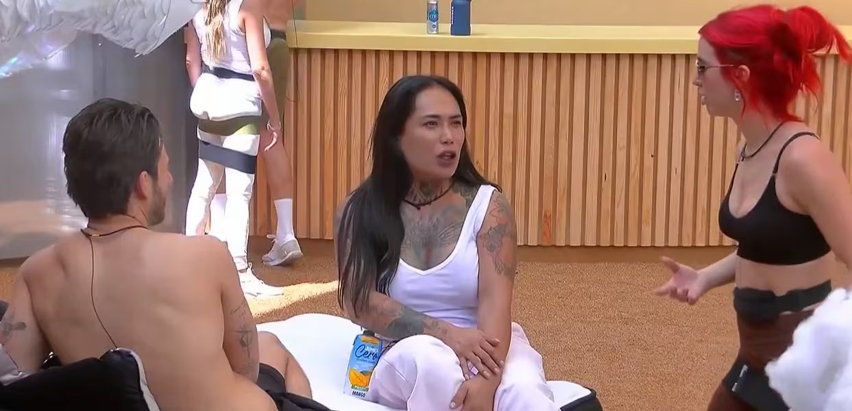 Karina Torres comentó su proceso de transición con sus compañeros Luis Chaparro y Flor Vigna (Captura de pantalla )