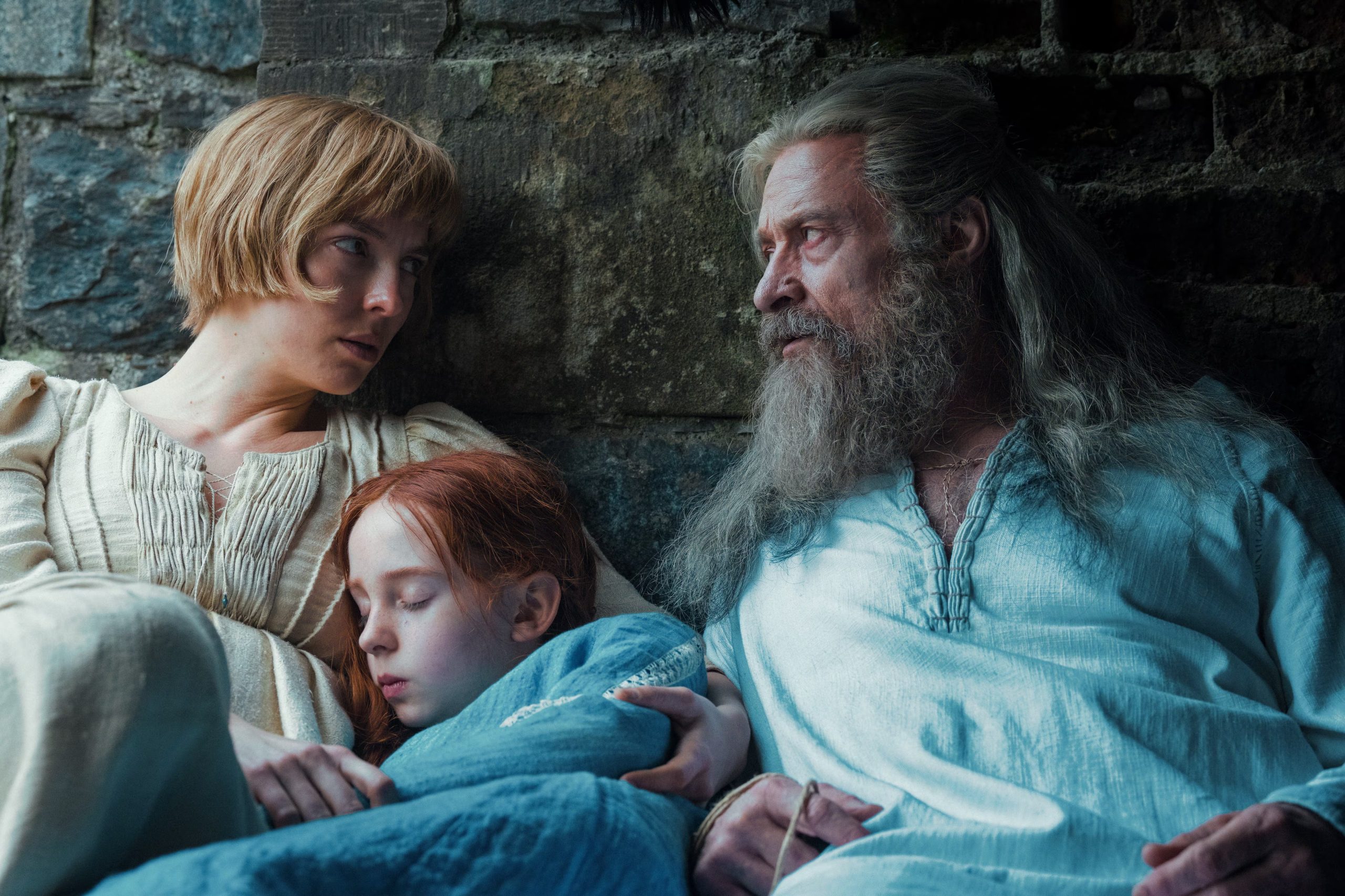 Jodie Comer interpreta a una monja enfermera en el convento en el que se refugia Robin Hood.