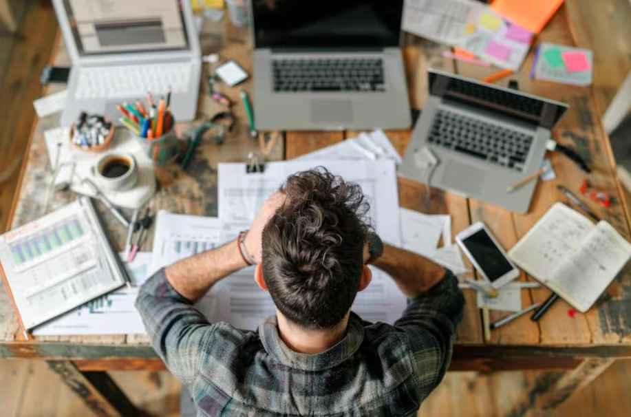 El efecto Zeigarnik indica que las tareas incompletas permanecen activas en la memoria de trabajo hasta que se resuelven o se descartan (Cr&eacute;dito: Freepik)