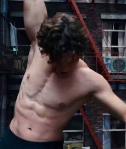 Tom Holland se enfocó en aumentar su fuerza y musculatura. (Captura de video)