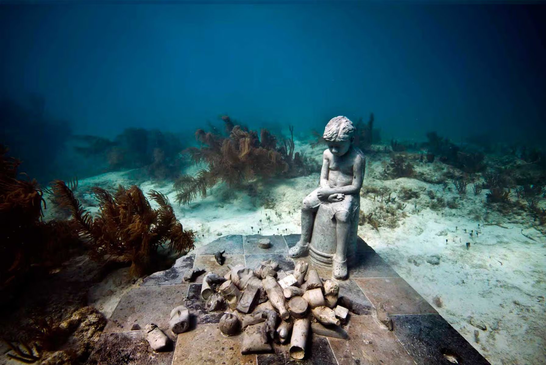 M&aacute;s de 500 esculturas de concreto descansan en el Mar Caribe y se van transformando con el paso del tiempo (Foto: Museo Subacu&aacute;tico del Arte)