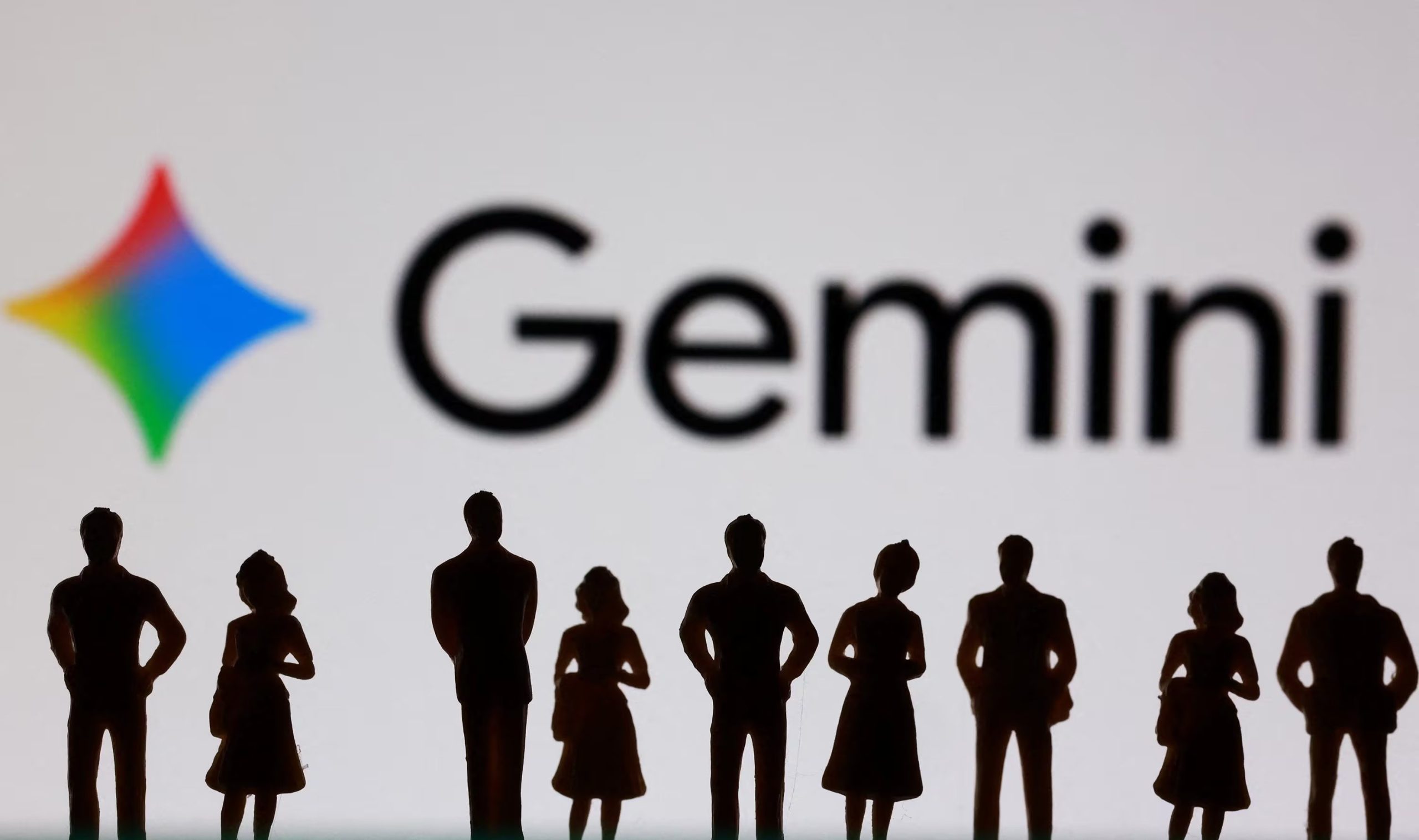 Google reemplaza su antiguo Asistente por la IA Gemini. REUTERS/Dado Ruvic/Illustration