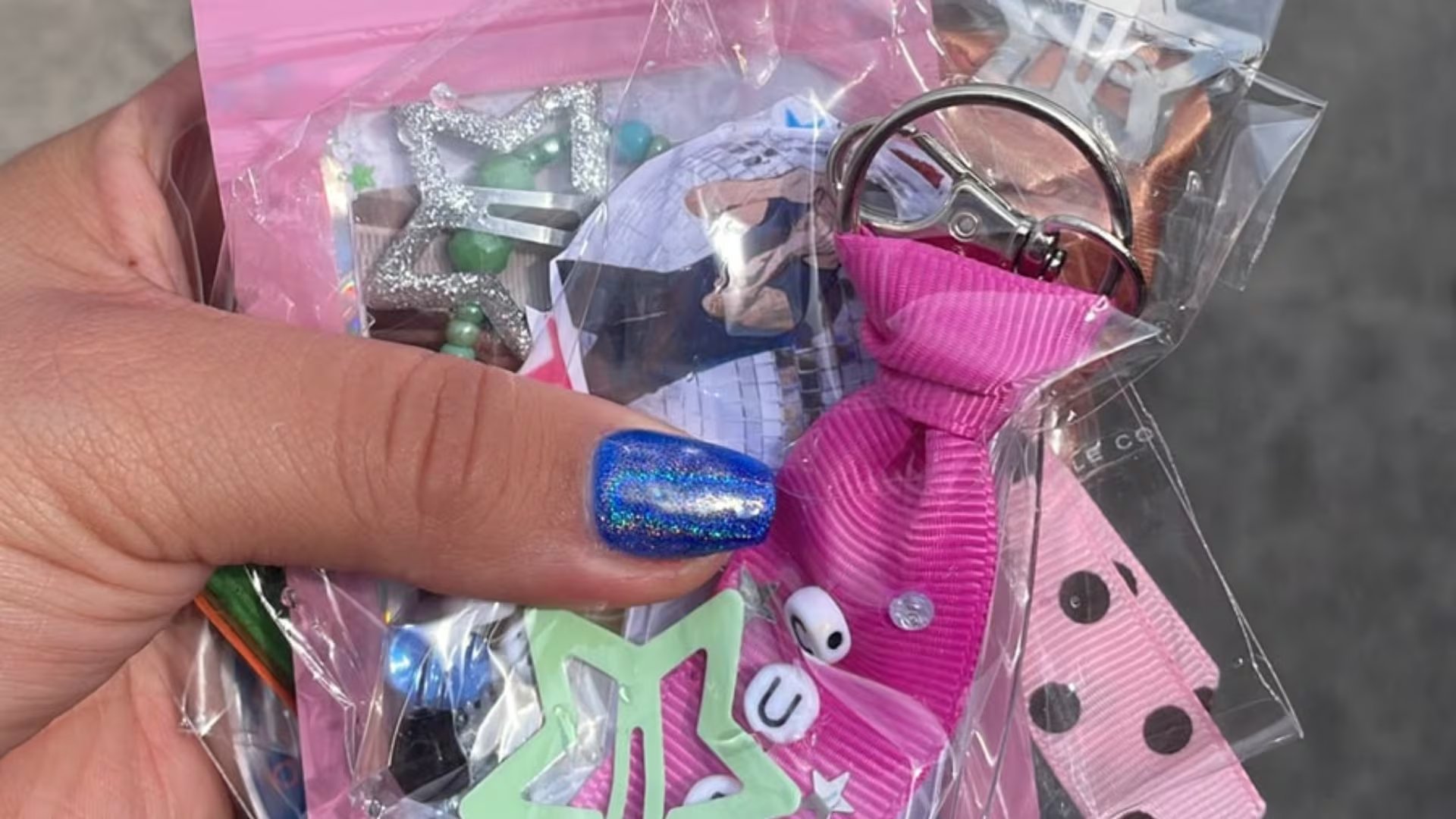 Fans de Harry Styles prepararon sus freebies con antelaci&oacute;n (Amisadai Gonz&aacute;lez)