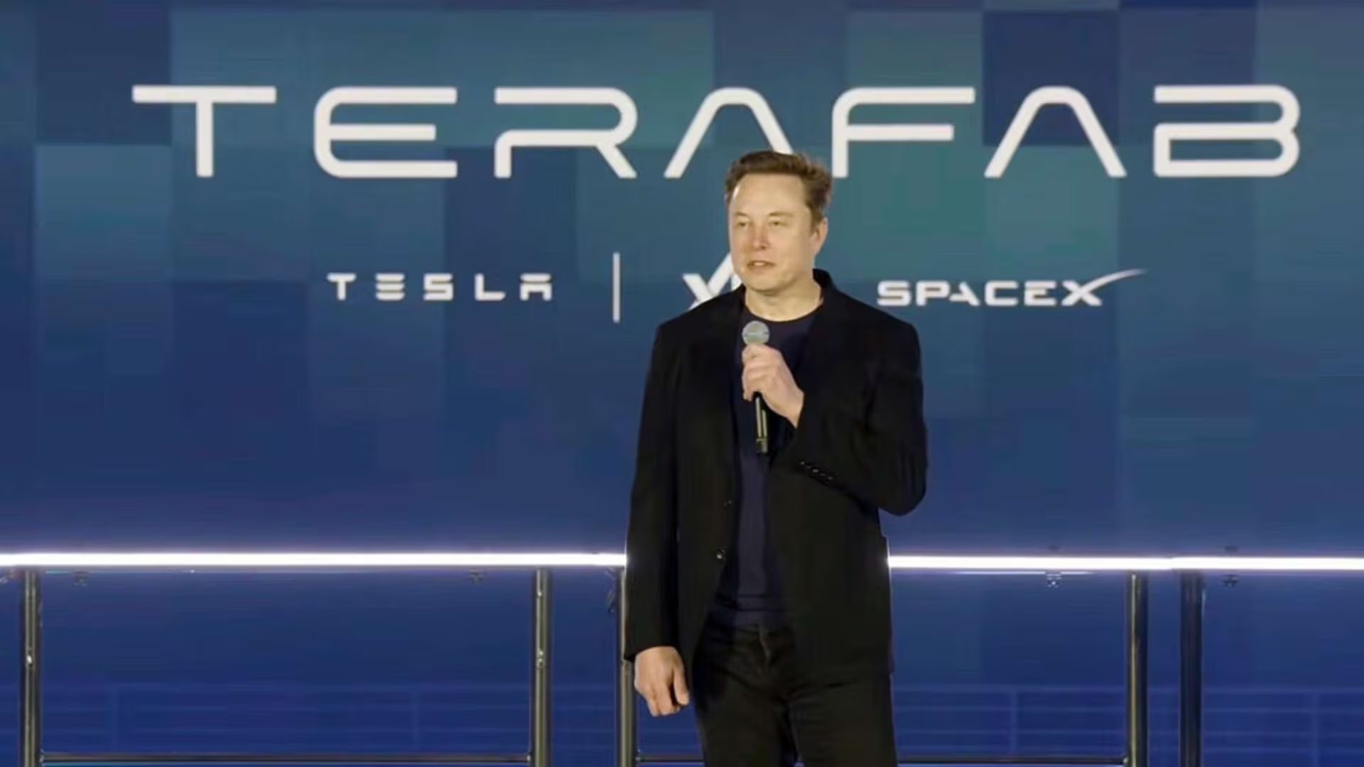 Terafab integrar&aacute; fabricaci&oacute;n, empaque y pruebas de semiconductores en una sola instalaci&oacute;n y utilizar&aacute; agua de un embalse cercano para minimizar el impacto ambiental (Captura/SpaceX)