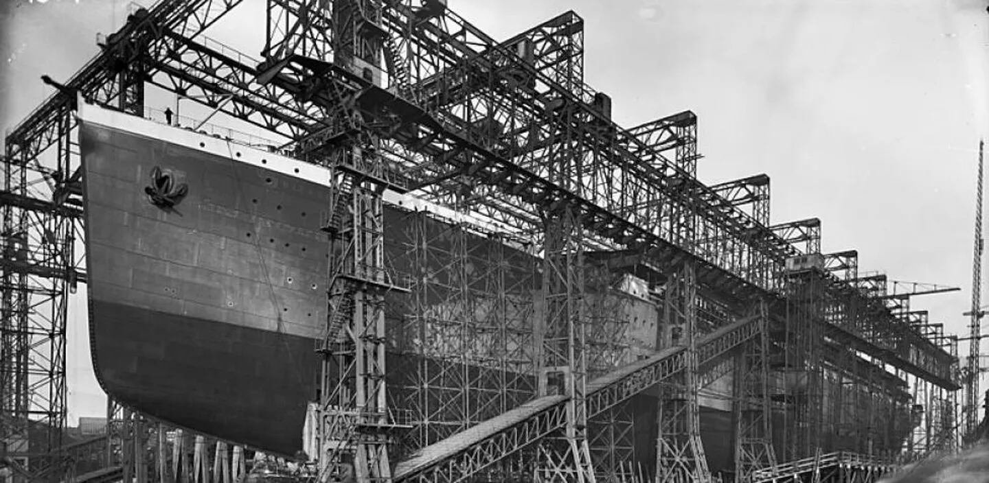 La White Star Line construy&oacute; la clase Olympic con el Olympic, el Titanic y el Britannic para competir en los viajes transatl&aacute;nticos