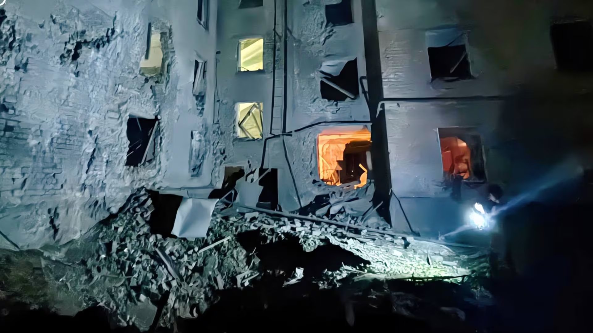 En un lapso de 8 minutos durante la noche, el ej&eacute;rcito agresor lanz&oacute; 8 bombas KAB sobre las zonas norte y central de Sumy. Una de ellas fue neutralizada por la defensa antia&eacute;rea (Cr&eacute;ditos: Administraci&oacute;n Militar de la Ciudad de Sumy)