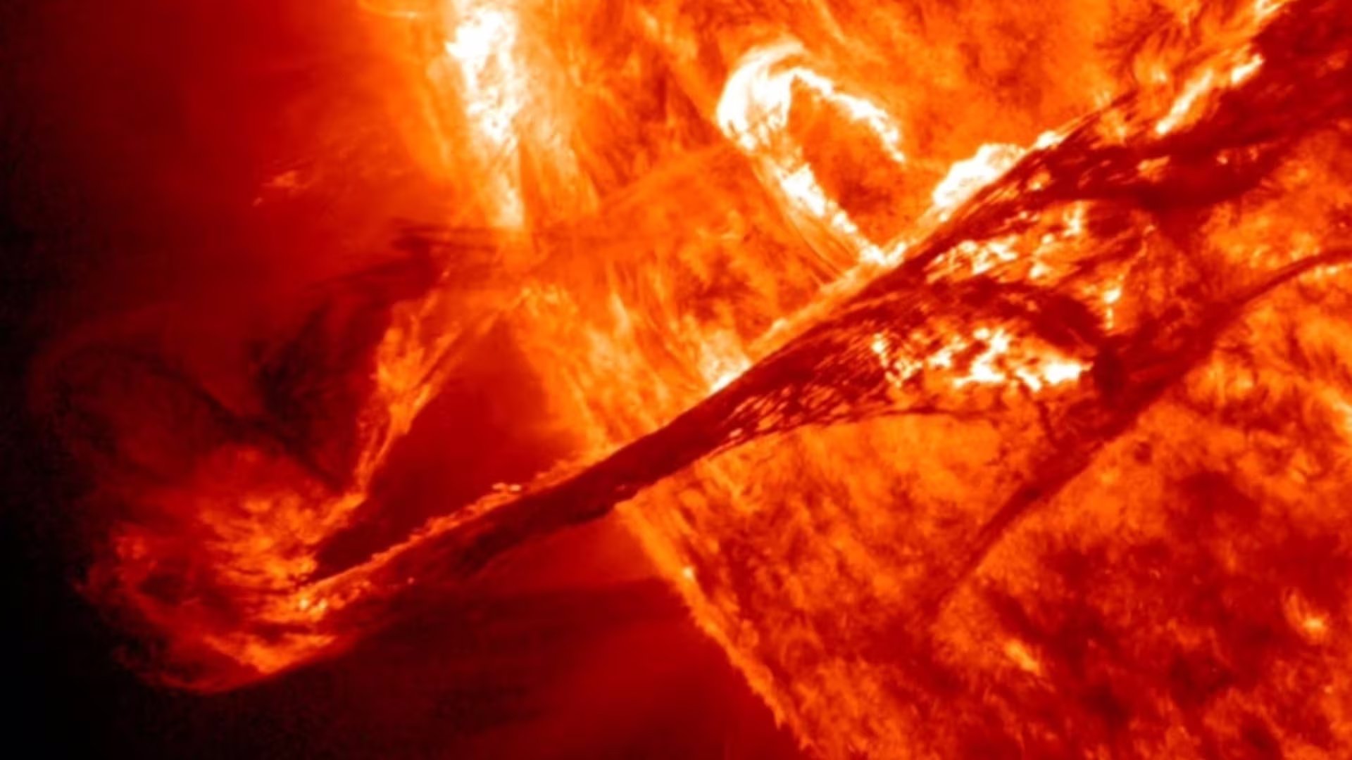 Las tormentas solares se originan en eyecciones de masa coronal y su pron&oacute;stico es clave para proteger redes el&eacute;ctricas, sat&eacute;lites y astronautas. (NASA/SDO Y LOS EQUIPOS AIA, EVE Y HMI)